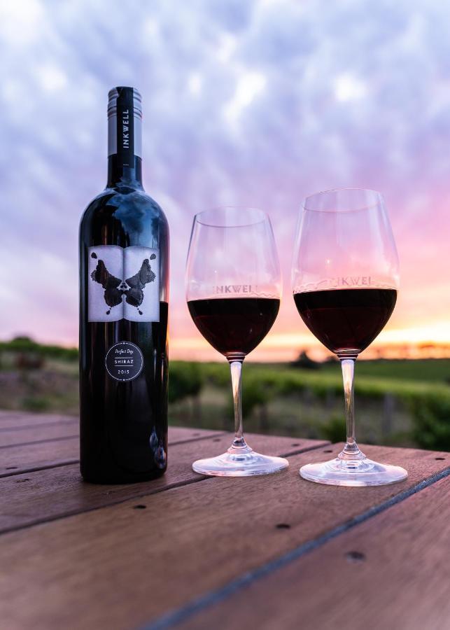 Hotel California Road At Inkwell Wines Mclaren Vale Exterior foto