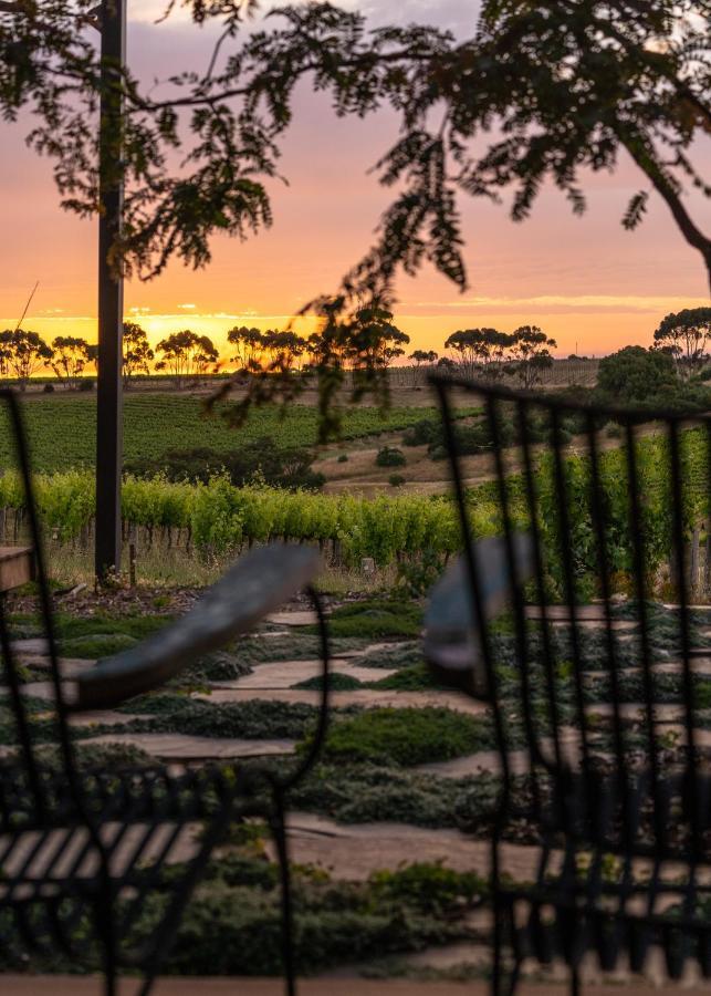 Hotel California Road At Inkwell Wines Mclaren Vale Exterior foto